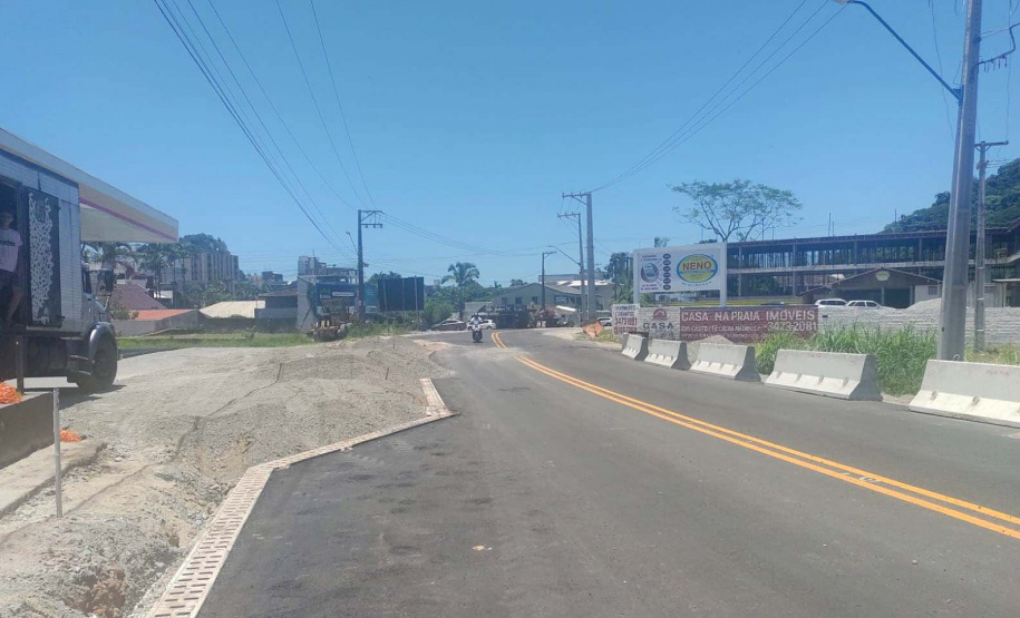 Trecho duplicado da PR-412 em Matinhos ganha novas calçadas com ciclovia