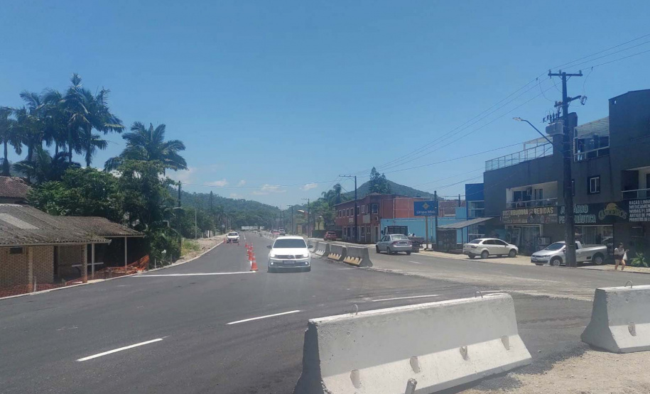 Trecho duplicado da PR-412 em Matinhos ganha novas calçadas com ciclovia