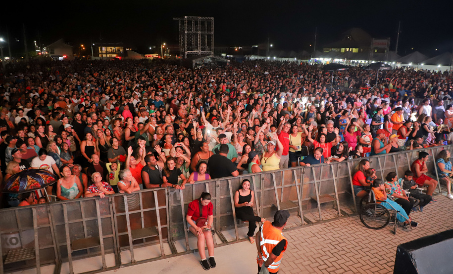 Roupa Nova e Rick e Renner encantam o público no segundo dia de shows no Verão Maior Paraná