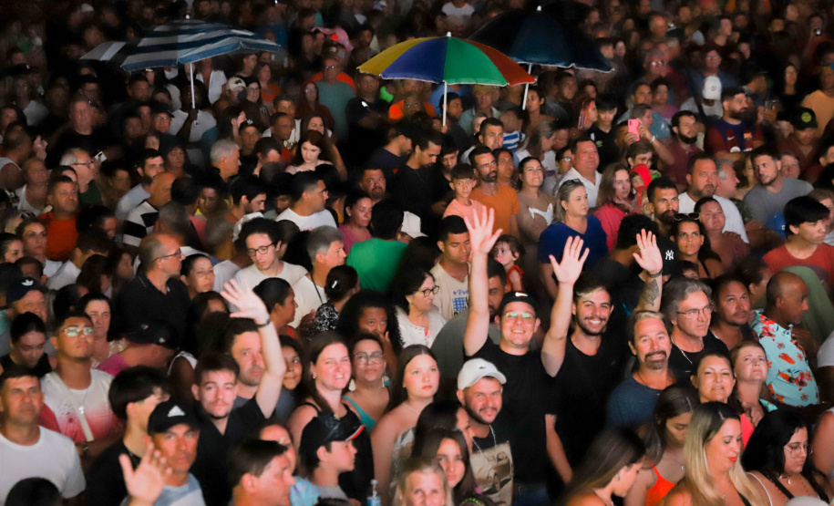Roupa Nova e Rick e Renner encantam o público no segundo dia de shows no Verão Maior Paraná