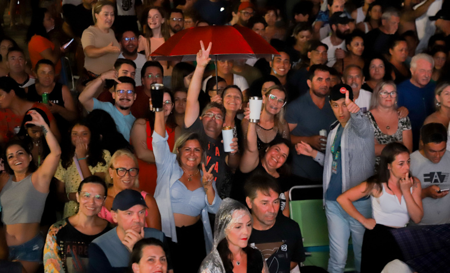 Roupa Nova e Rick e Renner encantam o público no segundo dia de shows no Verão Maior Paraná