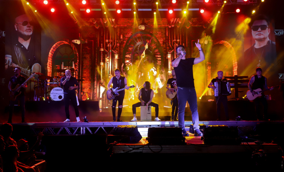 Roupa Nova e Rick e Renner encantam o público no segundo dia de shows no Verão Maior Paraná