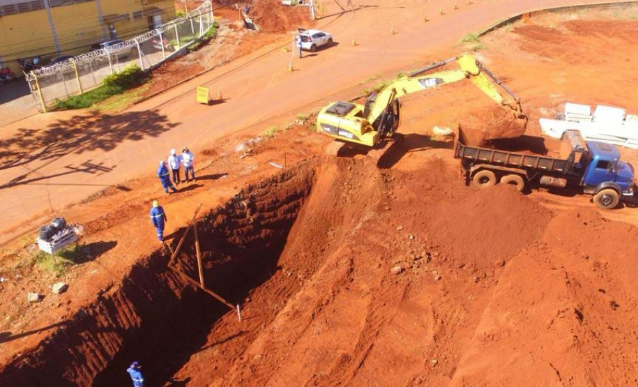 Drenagem e terraplenagem marcam avanço das obras do Viaduto da PUC em Londrina