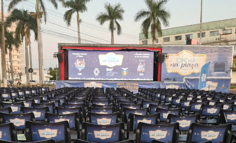 Cinema na Praça