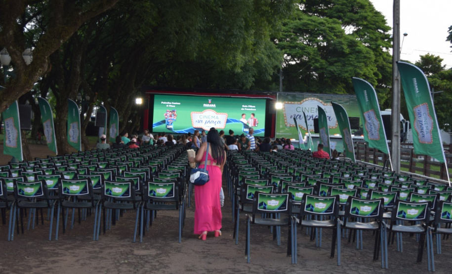 CINEMA NA PRAÇA