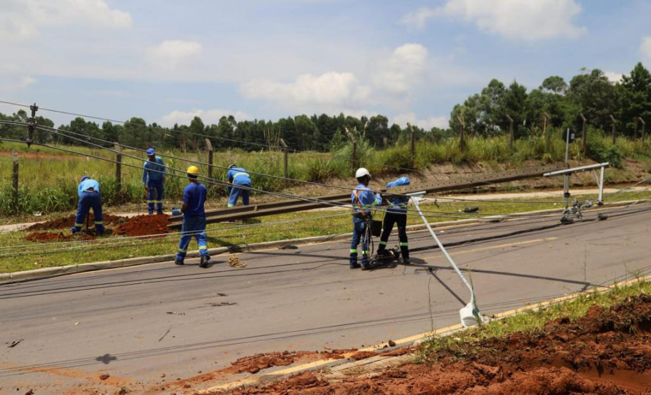 Após temporais, mais de mil técnicos da Copel atendem 38 mil consumidores sem energia