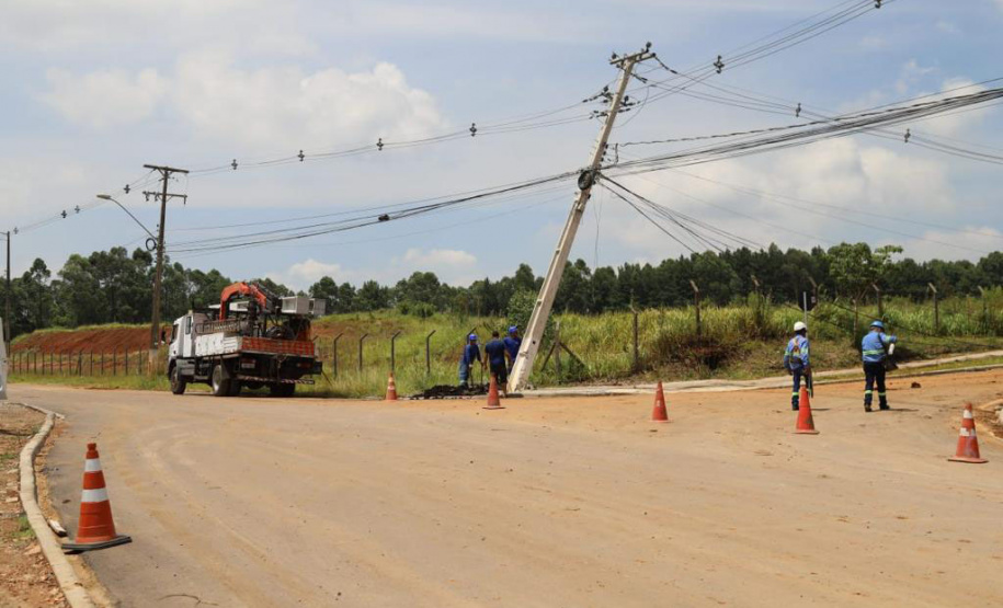 Após temporais, mais de mil técnicos da Copel atendem 38 mil consumidores sem energia
