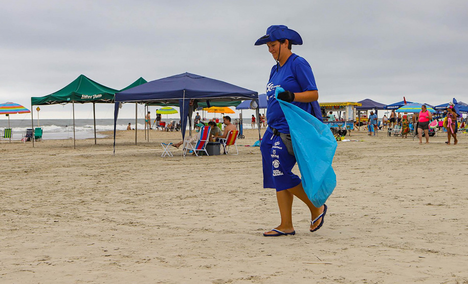 Sanepar irá manter serviço de limpeza das praias até 28 de fevereiro