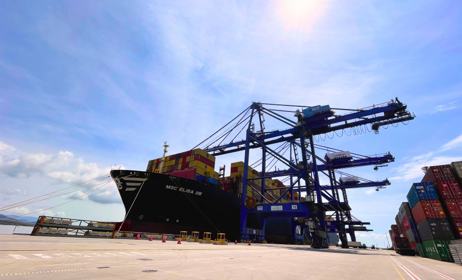 PORTO DO PARANÁ MEGANAVIO ATRACAÇÃO ÚNICA