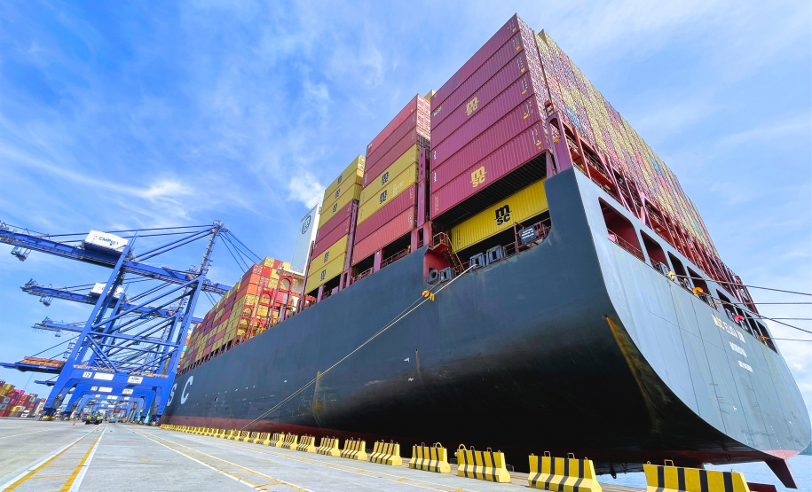 PORTO DO PARANÁ MEGANAVIO ATRACAÇÃO ÚNICA