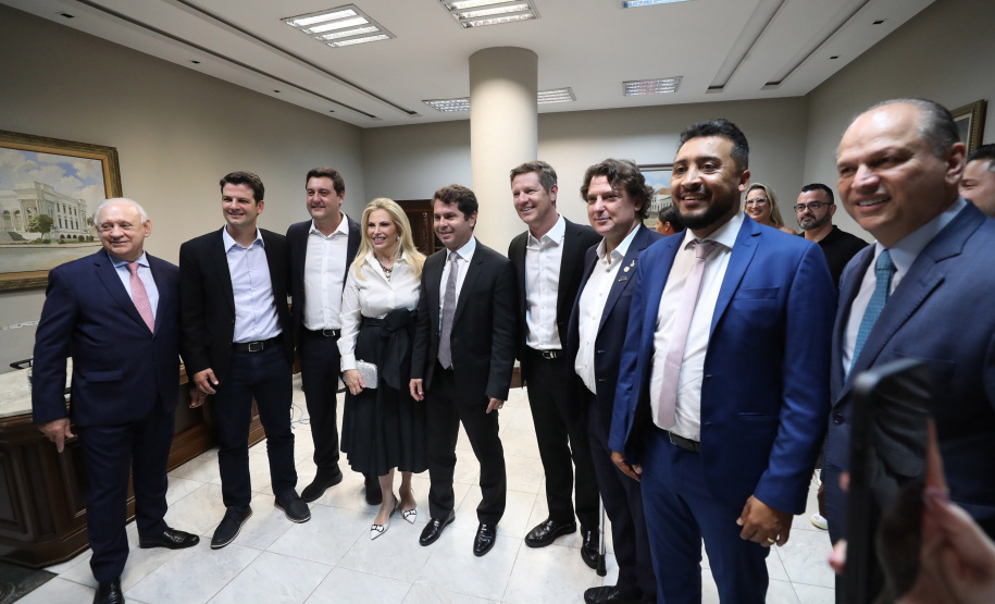 Governador participa da entrega do título de cidadã honorária do Paraná a Cida Borghetti