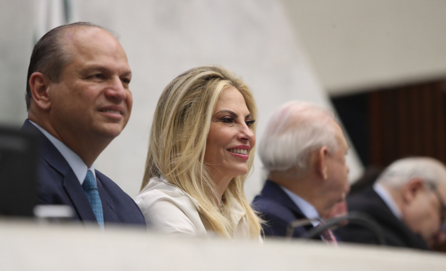 Governador participa da entrega do título de cidadã honorária do Paraná a Cida Borghetti