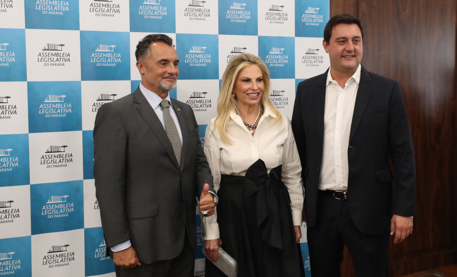 Governador participa da entrega do título de cidadã honorária do Paraná a Cida Borghetti