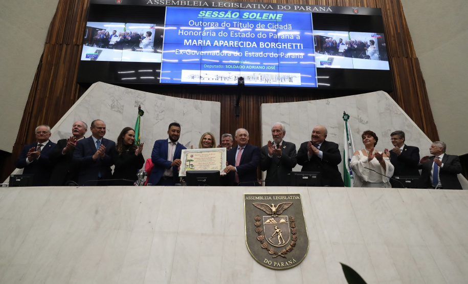 Governador participa da entrega do título de cidadã honorária do Paraná a Cida Borghetti