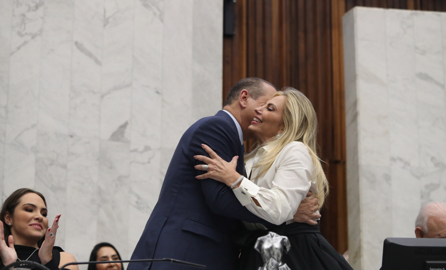 Governador participa da entrega do título de cidadã honorária do Paraná a Cida Borghetti