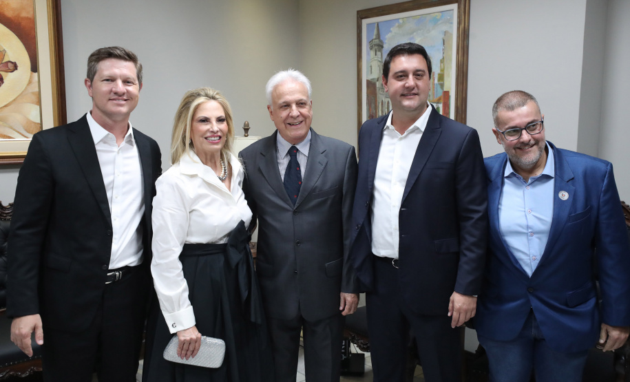 Governador participa da entrega do título de cidadã honorária do Paraná a Cida Borghetti