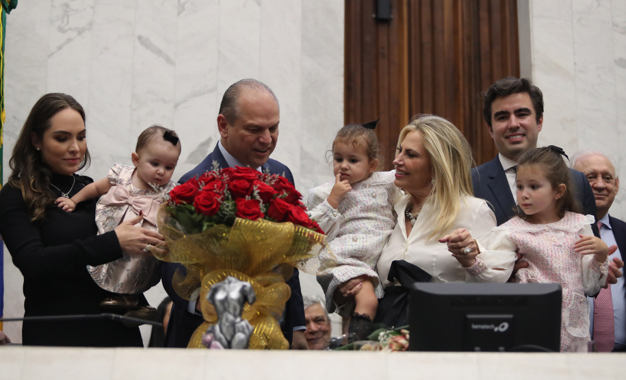 Governador participa da entrega do título de cidadã honorária do Paraná a Cida Borghetti