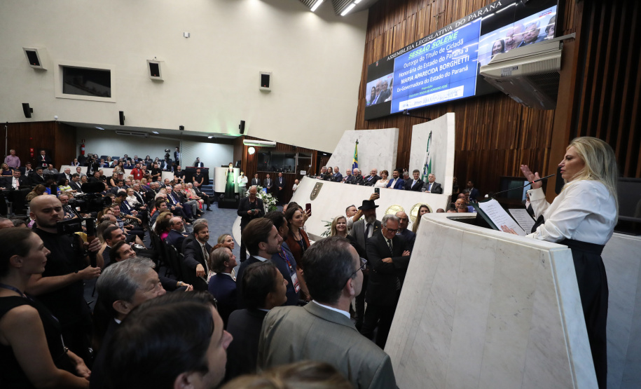 Governador participa da entrega do título de cidadã honorária do Paraná a Cida Borghetti
