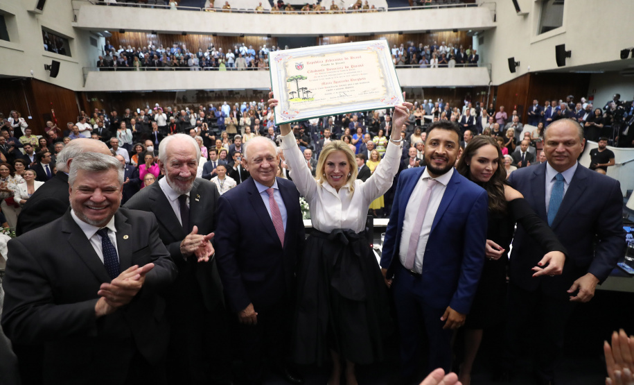 Governador participa da entrega do título de cidadã honorária do Paraná a Cida Borghetti