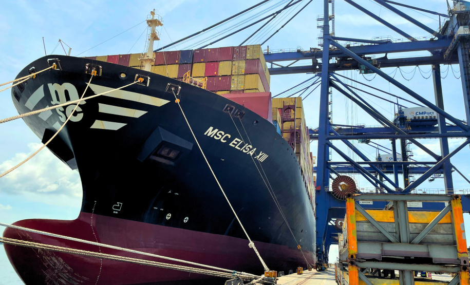 PORTO DO PARANÁ MEGANAVIO ATRACAÇÃO ÚNICA