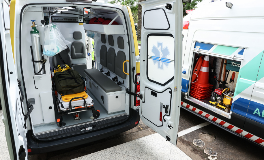 A partir desta quarta-feira (28), entram em operação os primeiros dois lotes das novas concessões rodoviárias do Paraná. A formalização do processo de transferência da administração das rodovias para as concessionárias aconteceu nesta segunda-feira (26), na sede do Departamento de Estradas de Rodagem do Paraná (DER-PR), em Curitiba.