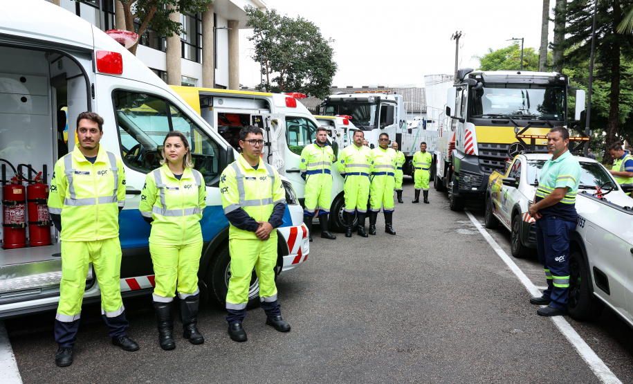 A partir desta quarta-feira (28), entram em operação os primeiros dois lotes das novas concessões rodoviárias do Paraná. A formalização do processo de transferência da administração das rodovias para as concessionárias aconteceu nesta segunda-feira (26), na sede do Departamento de Estradas de Rodagem do Paraná (DER-PR), em Curitiba.