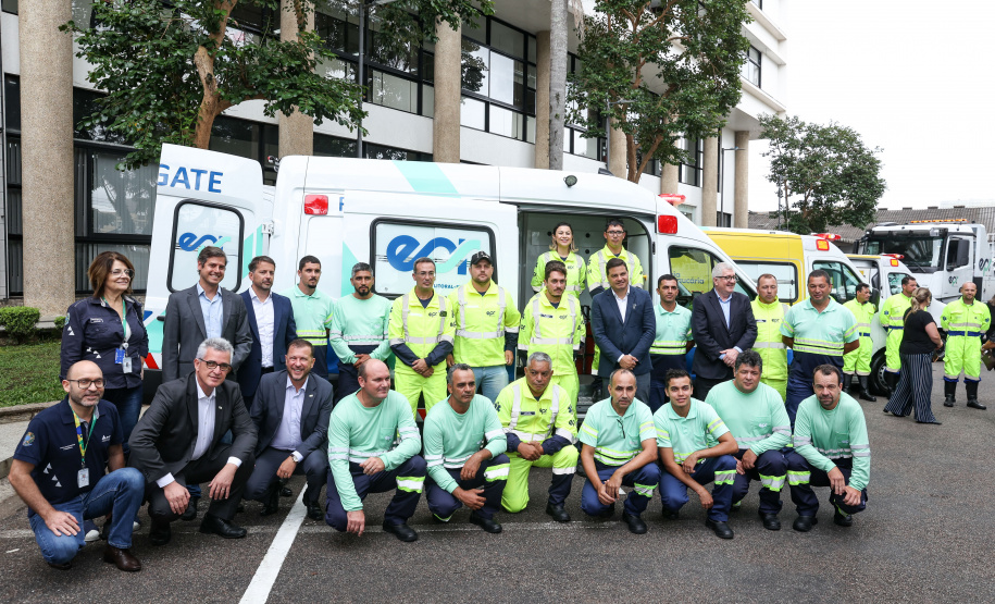 A partir desta quarta-feira (28), entram em operação os primeiros dois lotes das novas concessões rodoviárias do Paraná. A formalização do processo de transferência da administração das rodovias para as concessionárias aconteceu nesta segunda-feira (26), na sede do Departamento de Estradas de Rodagem do Paraná (DER-PR), em Curitiba.