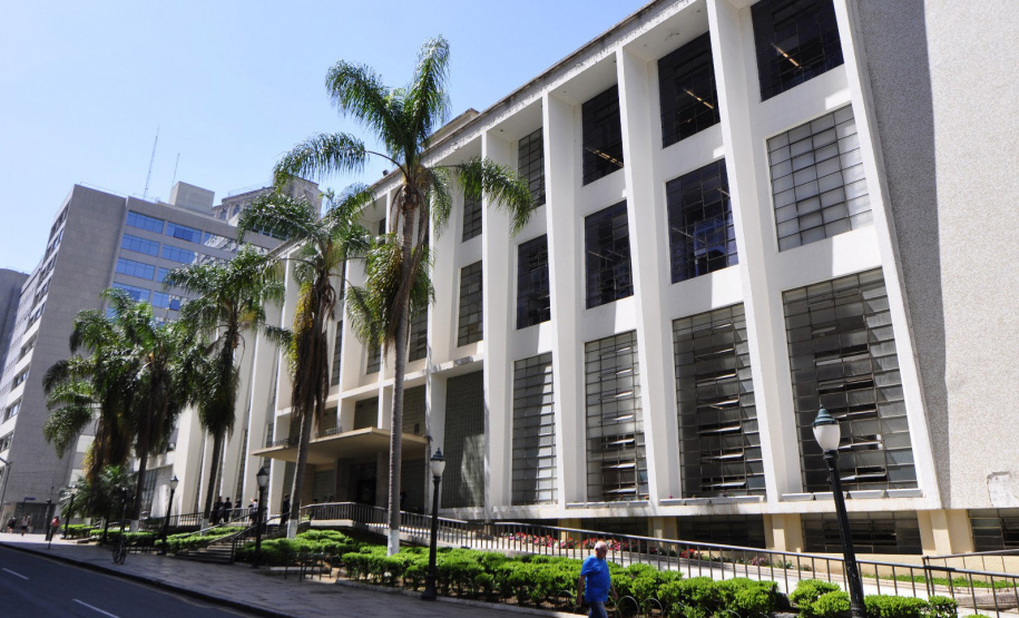 Biblioteca Pública fecha no feriado de Carnaval