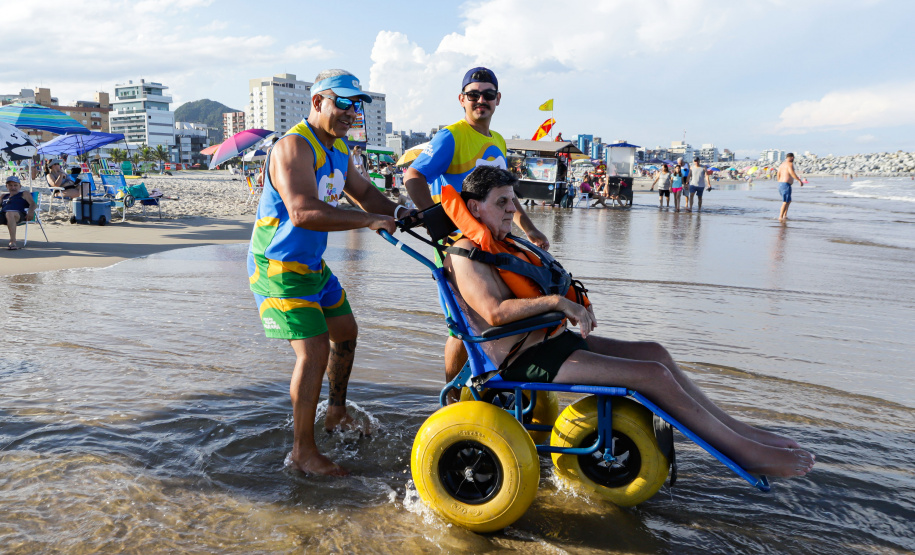 Com 743 usuários, cadeiras anfíbias do Litoral batem recorde de atendimentos