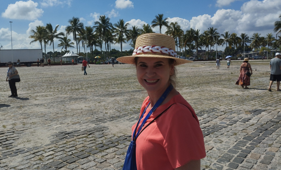 Turistas do cruzeiro da MSC são recepcionados com "baterilha" e ritmo do Carnaval em Paranaguá