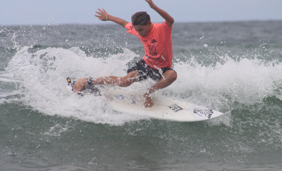 ESPORTE COMPILADO SURF PESCA