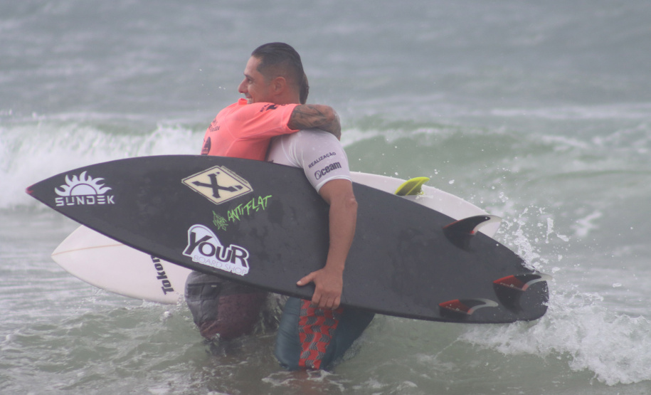 ESPORTE COMPILADO SURF PESCA