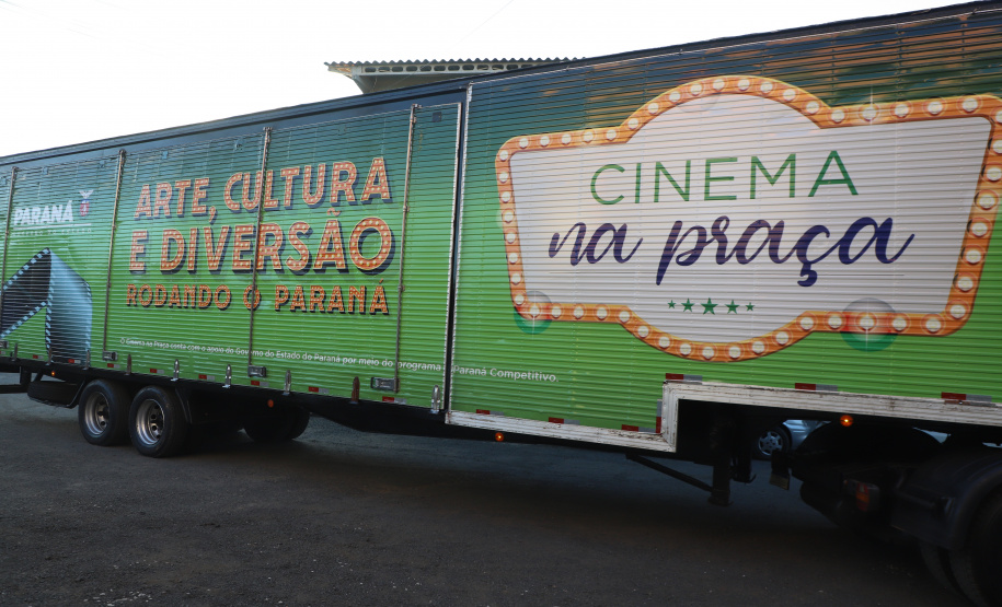 CINEMA NA PRAÇA