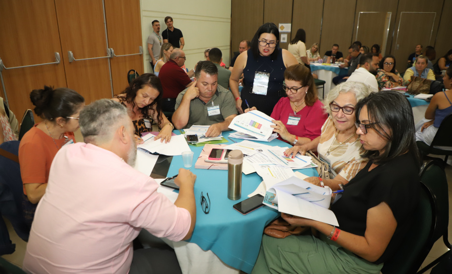 Seminário dos Diretores com Foco na Aprendizagem, que reúne em Foz do Iguaçu, no Oeste do Estado, 2 mil profissionais da educação de toda a rede estadual, com foco no planejamento pedagógico para o primeiro semestre letivo.