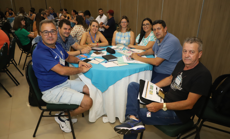 Seminário dos Diretores com Foco na Aprendizagem, que reúne em Foz do Iguaçu, no Oeste do Estado, 2 mil profissionais da educação de toda a rede estadual, com foco no planejamento pedagógico para o primeiro semestre letivo.