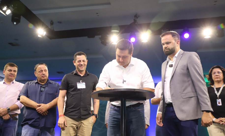 Governador anuncia mais R$ 100 milhões para reformas de escolas estaduais