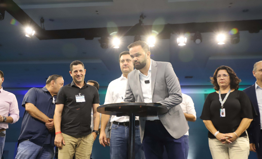 Governador anuncia mais R$ 100 milhões para reformas de escolas estaduais