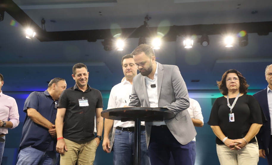 Governador anuncia mais R$ 100 milhões para reformas de escolas estaduais