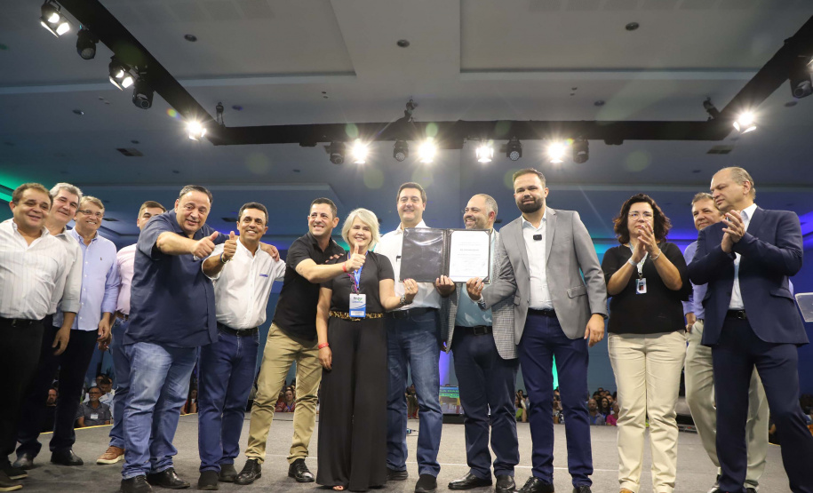 Governador anuncia mais R$ 100 milhões para reformas de escolas estaduais