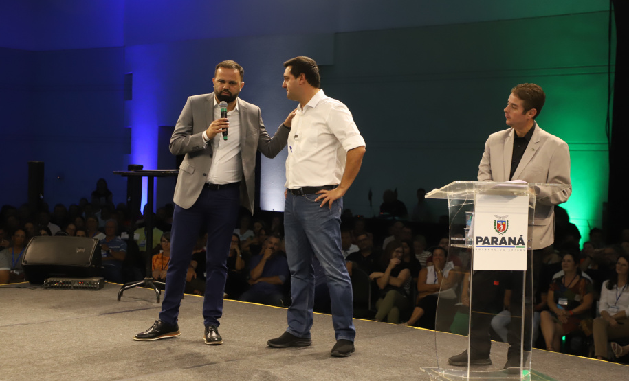 Ganhando o Mundo: Estado vai levar 200 diretores da rede para capacitação no Chile