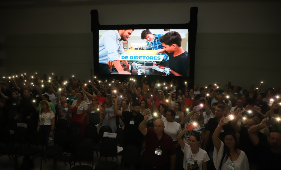 Ganhando o Mundo: Estado vai levar 200 diretores da rede para capacitação no Chile