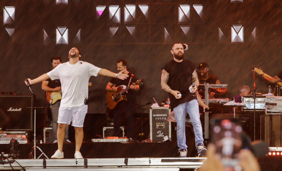 Matinhos, 21 de janeiro de 2024 - Apresentação da dupla Jorge e Mateus, na Arena Caiobá, dentro da programação do Verão Maior Paraná.