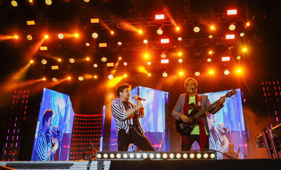 Roupa Nova e Rick e Renner animam o público no 2° dia de shows no Verão Maior Paraná