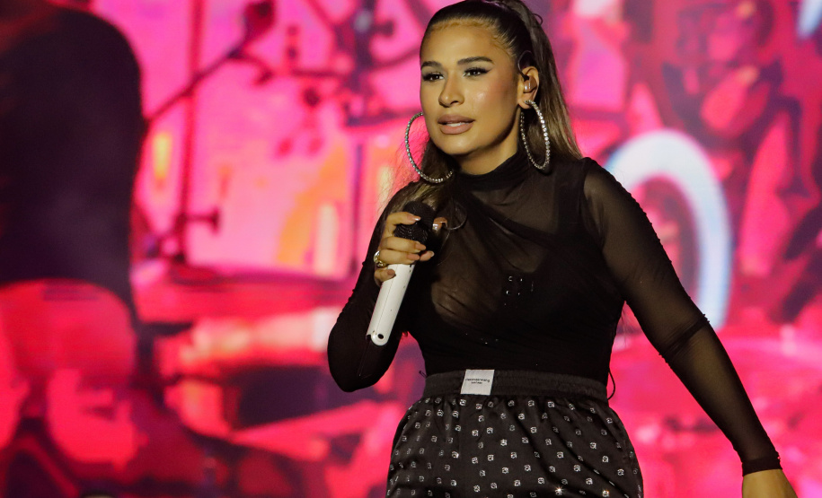 Simone Mendes leva público recorde a Matinhos e Dudu Nobre agita Pontal do Paraná