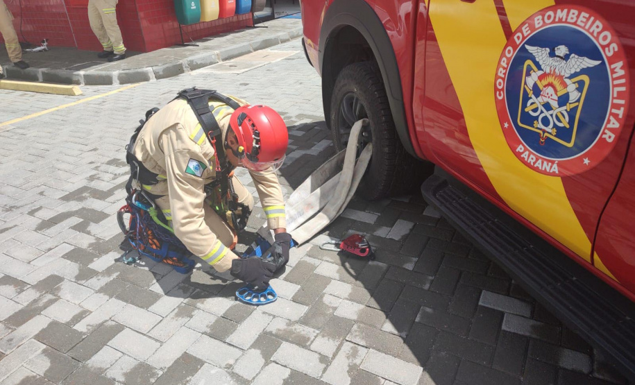 Bombeiros do Paraná disputam competição internacional de resgate em altura