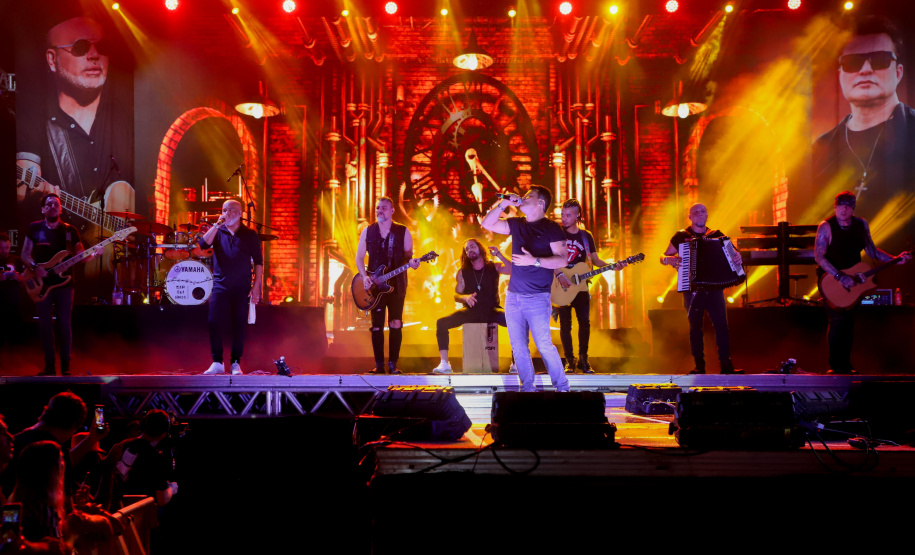 Roupa Nova e Rick e Renner animam o público no 2° dia de shows no Verão Maior Paraná