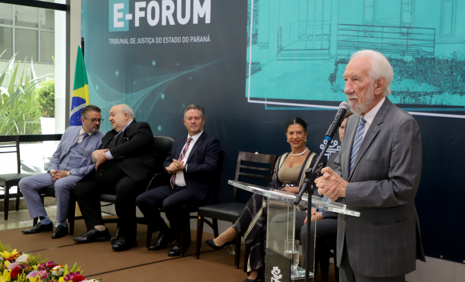 O governador em exercício Darci Piana participou nesta segunda-feira (19), em Curitiba, do lançamento de um projeto do Tribunal de Justiça do Estado do Paraná (TJPR) para instalação de pontos de atendimento remoto em municípios que não são sedes de suas comarcas.