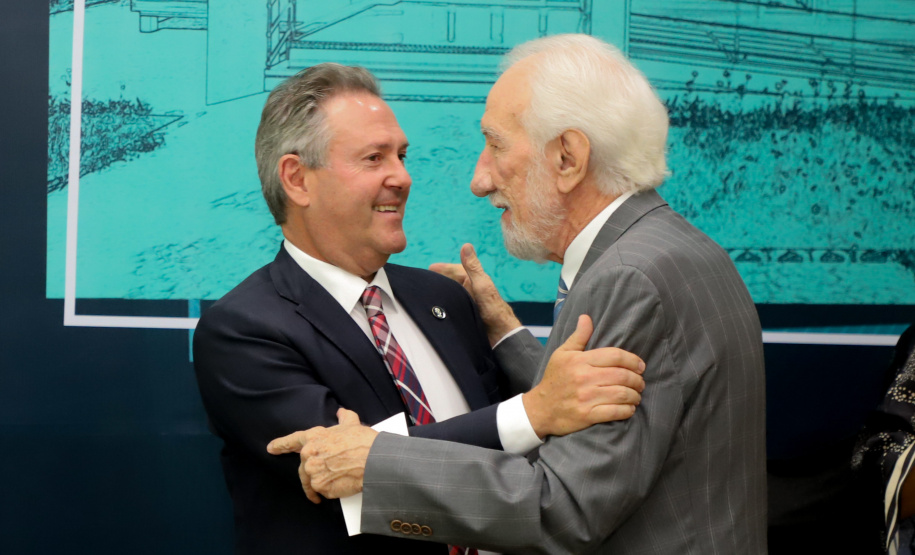 O governador em exercício Darci Piana participou nesta segunda-feira (19), em Curitiba, do lançamento de um projeto do Tribunal de Justiça do Estado do Paraná (TJPR) para instalação de pontos de atendimento remoto em municípios que não são sedes de suas comarcas.