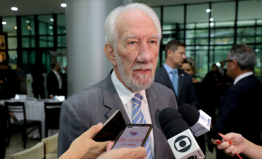 O governador em exercício Darci Piana participou nesta segunda-feira (19), em Curitiba, do lançamento de um projeto do Tribunal de Justiça do Estado do Paraná (TJPR) para instalação de pontos de atendimento remoto em municípios que não são sedes de suas comarcas.