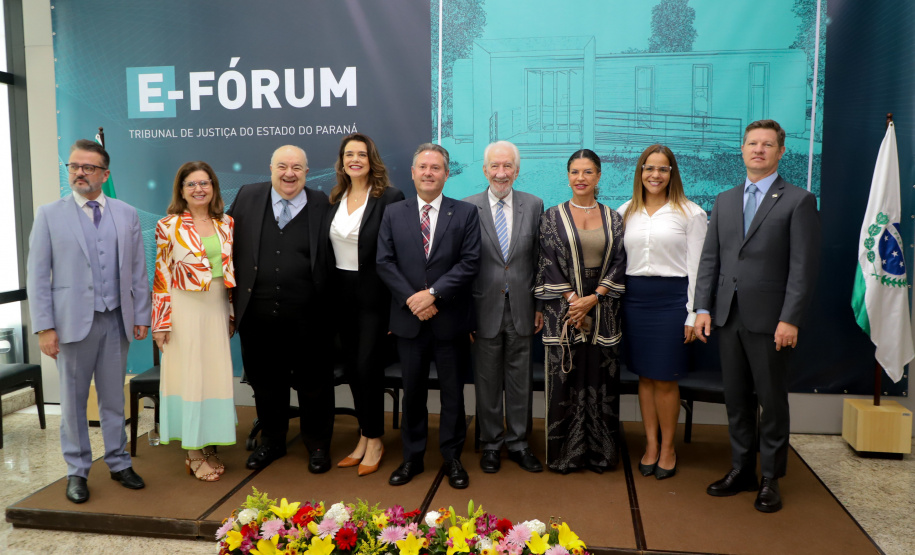 O governador em exercício Darci Piana participou nesta segunda-feira (19), em Curitiba, do lançamento de um projeto do Tribunal de Justiça do Estado do Paraná (TJPR) para instalação de pontos de atendimento remoto em municípios que não são sedes de suas comarcas.